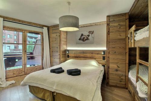 Arc-1950 Apartment | ARC 1950, Appartement 6 couchages, Exposition Ouest, Vue Col des Frêtes, Sauna Hammam Jacuzzi Piscine Vue MontBlanc