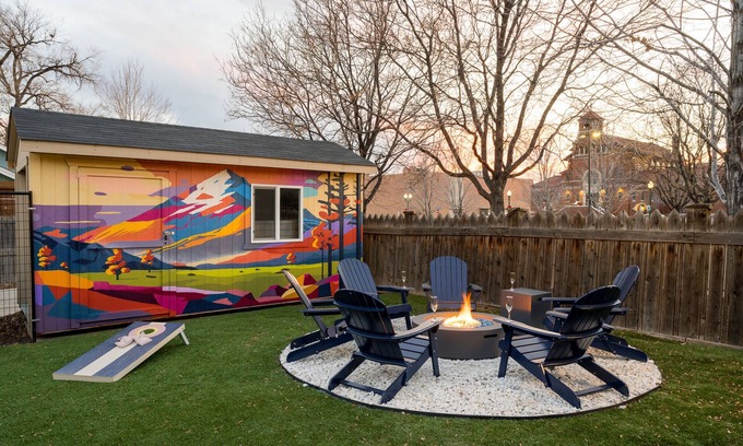 Olde Town Arvada House | ARCADE - FIRE PIT - HOT TUB - BACKYARD GAMES - OLDE TOWN HISTORIC DISTRICT