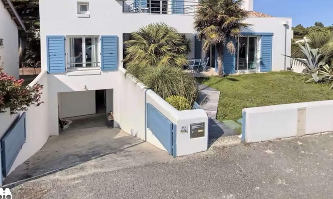 La Bree-les-Bains Villa | ▪️Architect's villa ▪️high standing ▪️swimming pool ▪️breathtaking sea view ▪️
