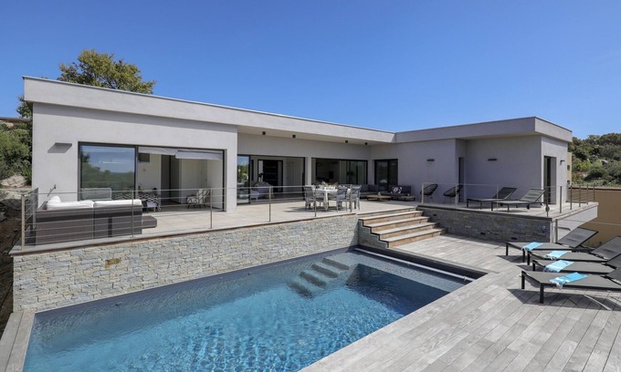 Lecci Villa | Architect Villa, 180 ° Panorama Sea and Maquis, Pool, 5 bedrooms, air-conditioned