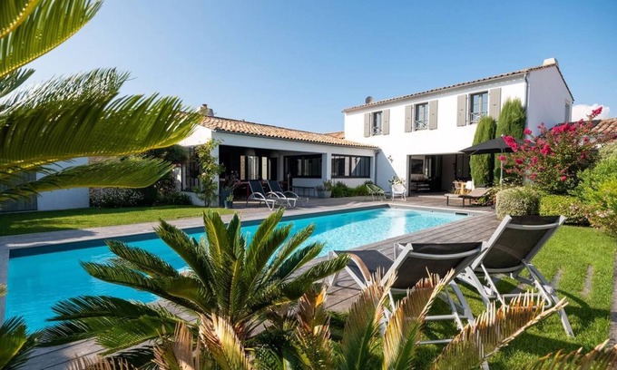 La Flotte House | Architect villa for large families with heated pool in la Flotte
