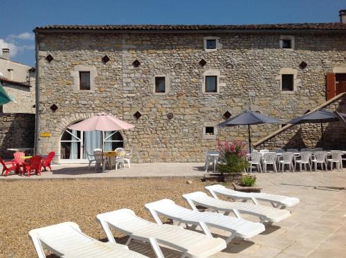 Grospierres House | Ardèche les cigales gîte églantier avec piscine partagée