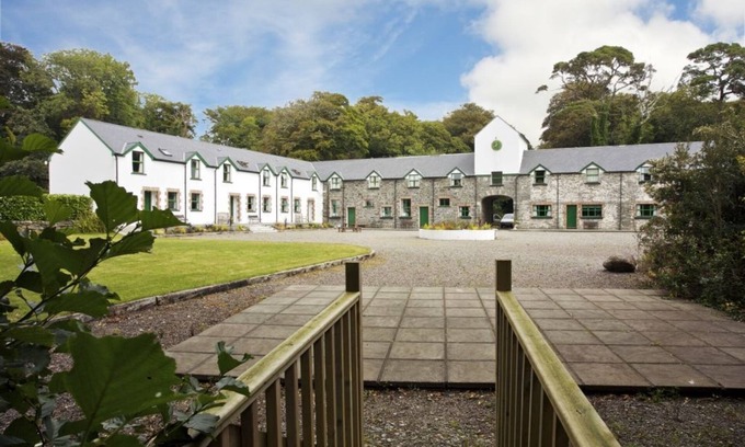 Ardnatrush Cottage | Ardnagashel Est No 7 - a two story that sleeps 4 guests in 2 bedrooms