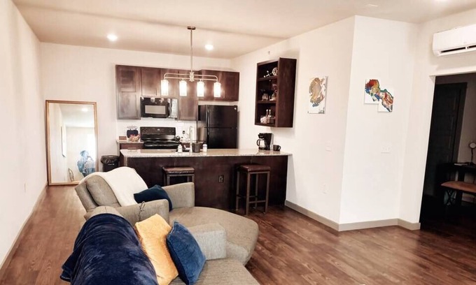 North Little Rock Apartment | Argenta Chic/Close to Food,Fun, andLive entertainment. Walk everywhere!
