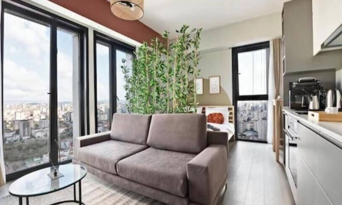 Umraniye Apartment | Aries - Charming Studio Apt w/Balcony Views