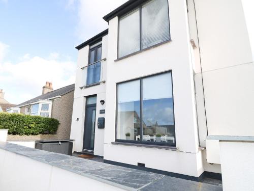 Rhosneigr House | Arlanfor