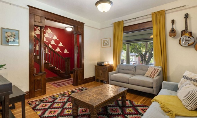 St. Johns Apartment | Art Deco Oasis: Den & Office with Garden