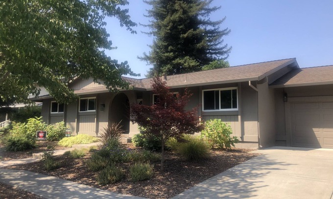 Browns Valley House | Art filled beauty! Total remodel in 2019, pet friendly home, great neighborhood!