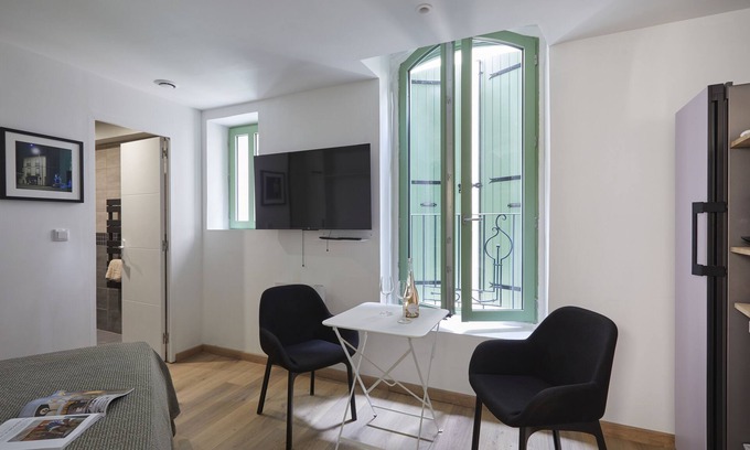 Beziers City Centre Apartment | Art Lovers Apart First Floor