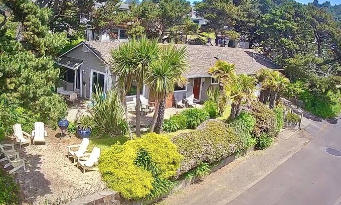 Lincoln City House | Art on the inside - beach on the outside