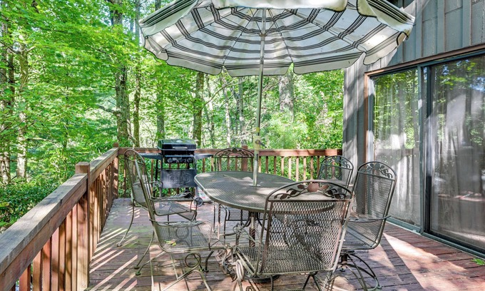 Sky Valley Cabin | Artist's Retreat at Sky Valley w/Balcony & Deck