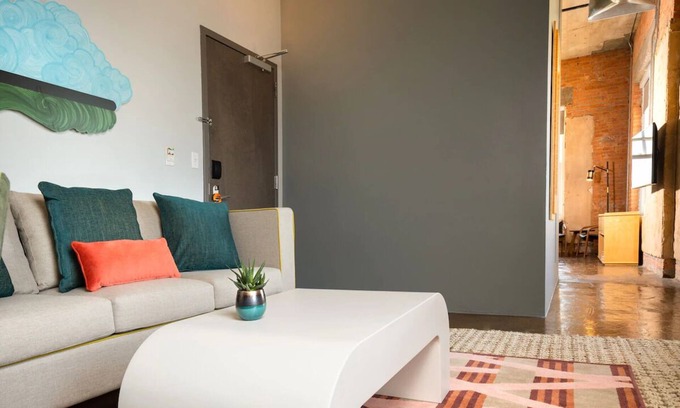 Downtown Dallas Hotel | Artistic Oasis in Dallas w/City Skyline Views! Artistic Atmosphere