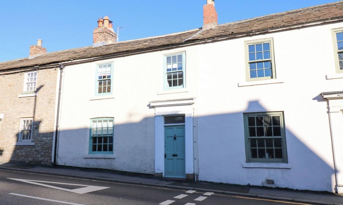 Richmond Cottage | ARTIST’S COTTAGE, family friendly, with open fire in Richmond