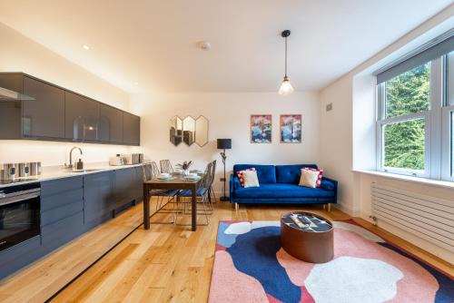 Ealing Common Apartment | Artsy Serviced Apartments - Ealing