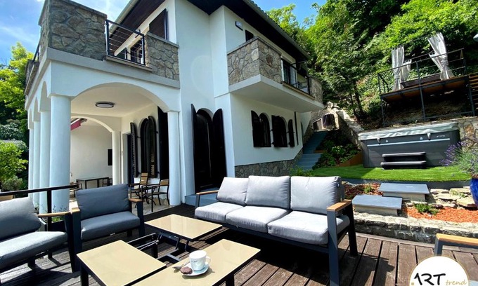 Tihany Villa | ARTtrend Luxury Villa