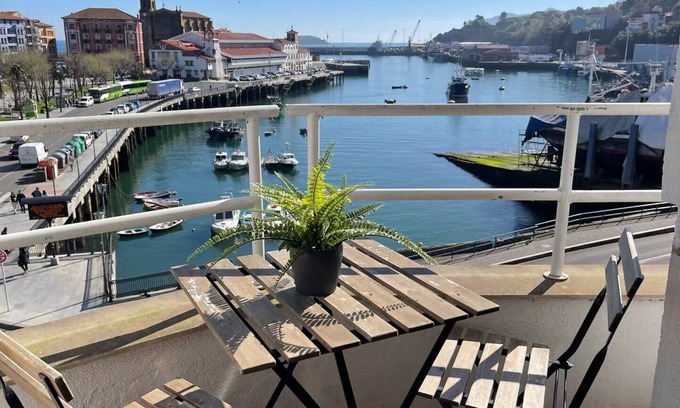 Bermeo Apartment | Artza II apartment with port views
