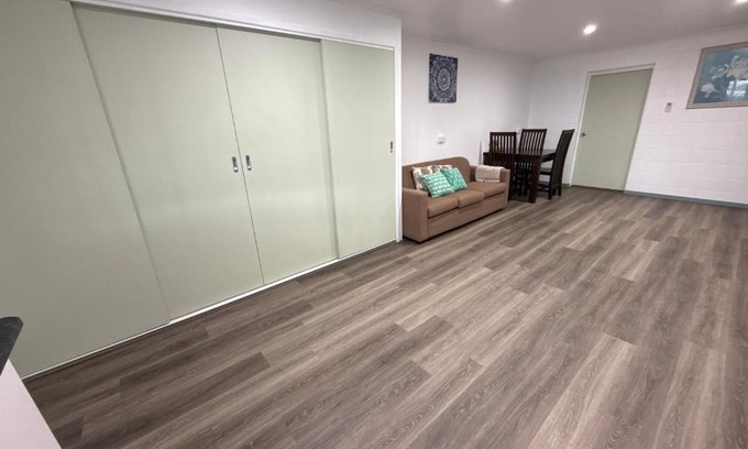 Bowen Apartment | Ascot Studio Home feel place