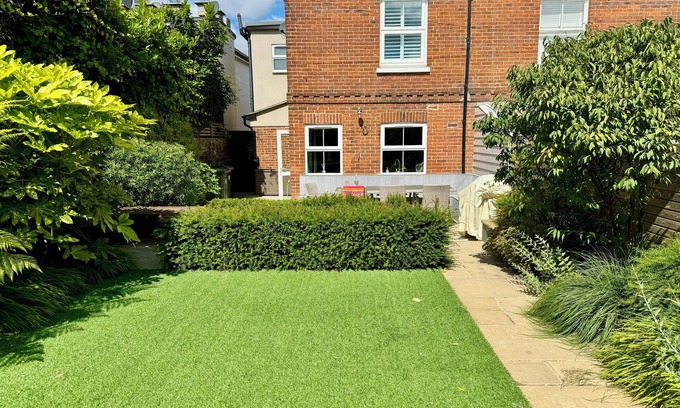 Seaview House | Ashburn lovely holiday home set in village with stunning garden