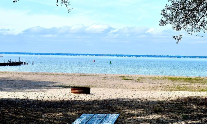 Tawas City Cottage | (Aspen Cabin) Charming 3 Bedroom Cottage on the Lake - Waterfront - Pets OK