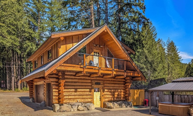 Packwood Cabin | Aspen Cabin | Log Home | Hot Tub