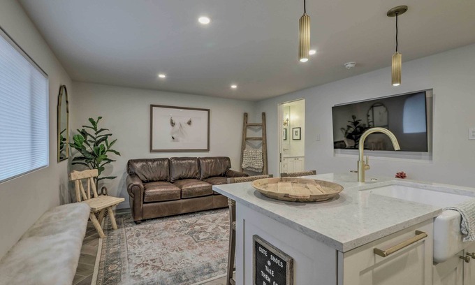 Aspen Condo | Aspen Condo w/Mountain Views & Ski Access!
