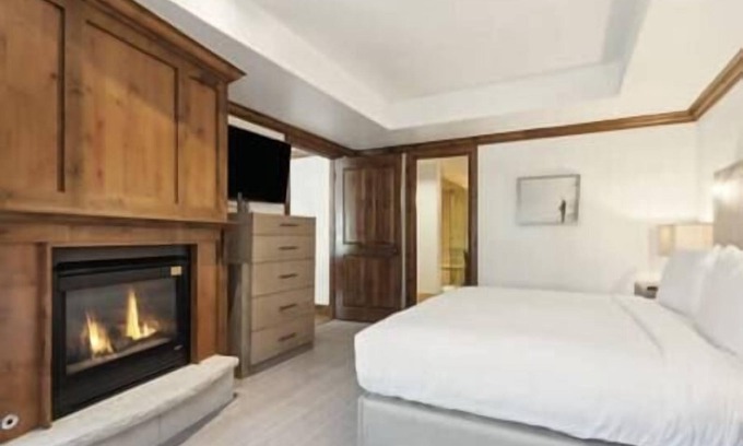 Downtown Resort | Aspen Mountain Residences, Pool-Hot Tub, Fireplace