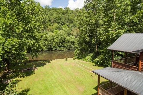 Copperhill House | Astounding River View - Outdoor Hot Tub, Volleyball Net, Game Room + More!