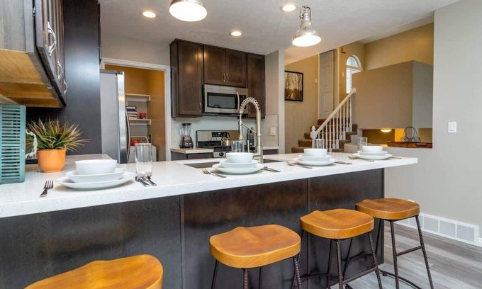 Cottonwood Heights Condo | At Base of Cottonwoods! * Private Hot Tub * Xbox *