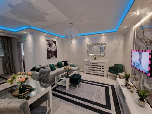 Vozdovac Apartment | AT Mirror