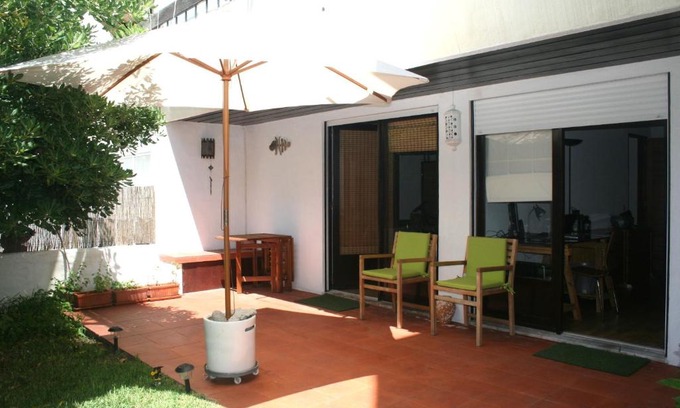 Carcavelos Apartment | At the beach with a private garden