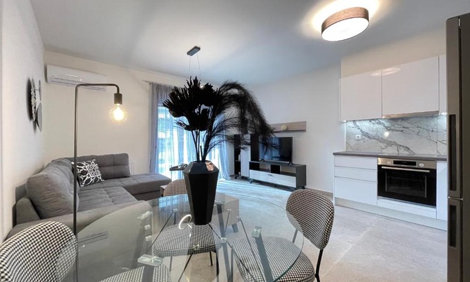 Palaio Faliro Apartment | Athenean Modern Escape near Marina Flisvos