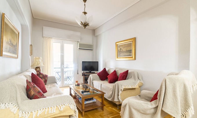 Kinosargous Apartment | Athens Walk