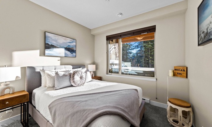 Sun Peaks Condo | Atitude #8 - Alpine Escape