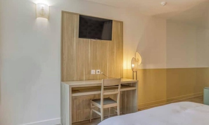 Annemasse Apartment | Atlas 110 - Large Studio Separate Living Room 35m², Paris