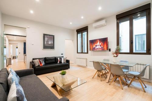 Literary Quarter Apartment | Atocha3 Superb Location - 4Bedrooms 2 Baths