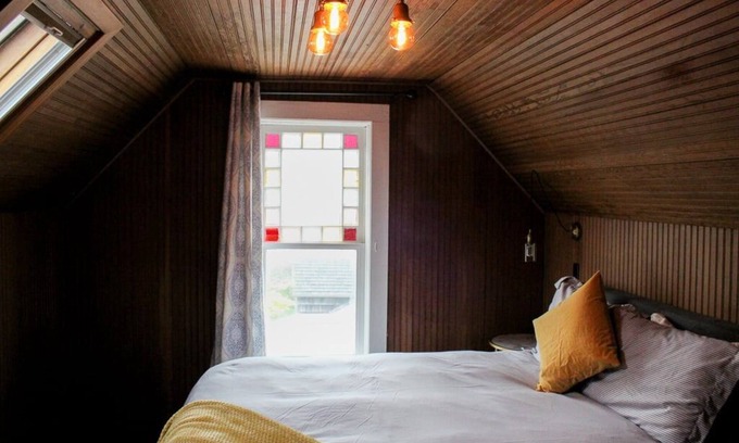 Seaview Hotel | Attic Queen With Clawfoot Tub at Shelburne Hotel, Peaceful Seaview!