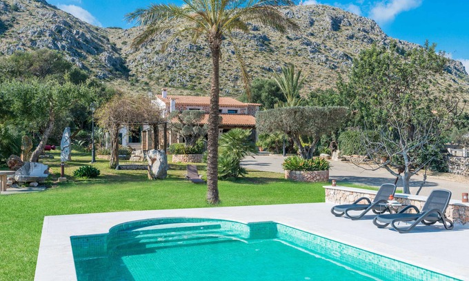 Alcudia Villa | Attractive rustic villa in Alcudia with swimming pool, paddle tennis and soccer