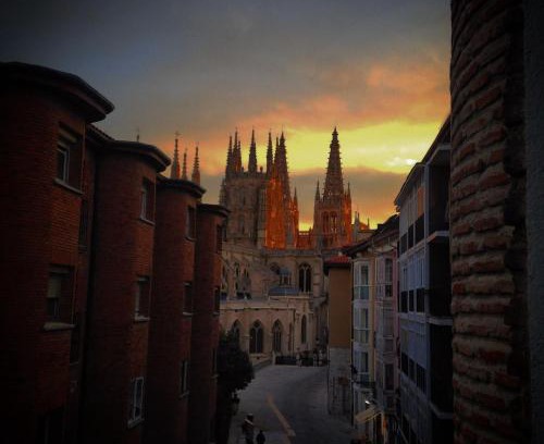 Burgos Apartment | Atuaire Home Vivienda en Perfecta ubicación al lado de la Catedral de Burgos