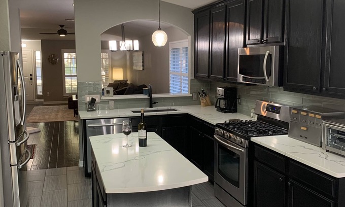 Milwood House | ATX Getaway! Pet Friendly- Large Deck & Luxury Bath