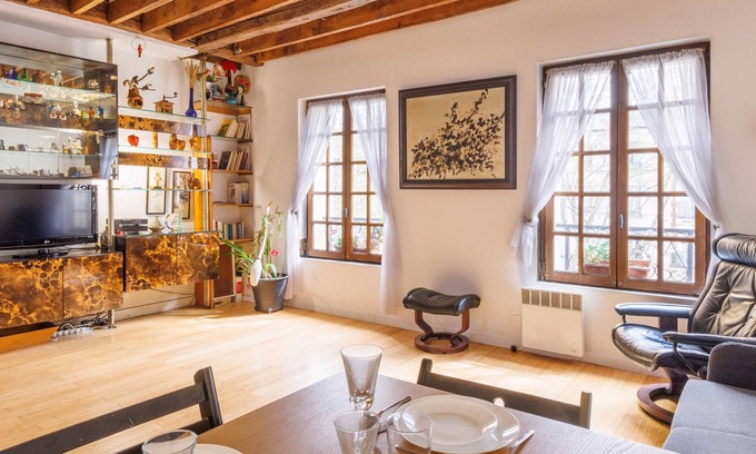 19th Arrondissement Apartment | ATYPICAL apt near Buttes-Chaumont - MOBILITY LEASE