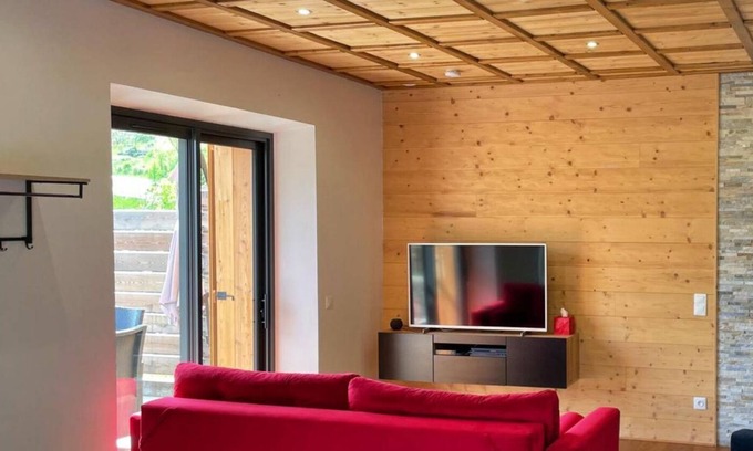 Saint-Pierre-d'Albigny Ski Chalet | Au Pied de l'Arcluse Cosy chalet with panoramic views in Combe de Savoie