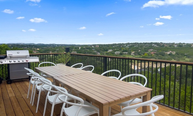 Round Mountain House | August Special! Limited-Time Discount – Book Now