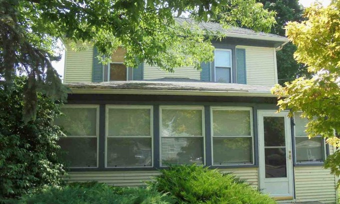 Put-in-Bay House | Aunt Jane's Yellow House