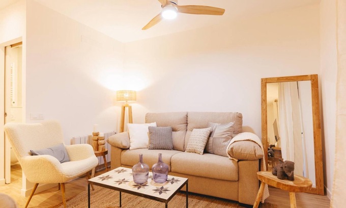 Old Town Apartment | Auriga - Holiday Apartment in Girona | Bravissimo