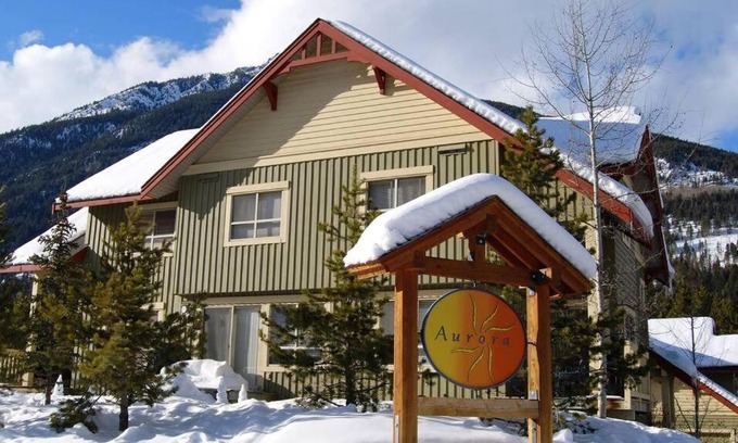 East Kootenay Apartment | Aurora Townhomes by StayIn