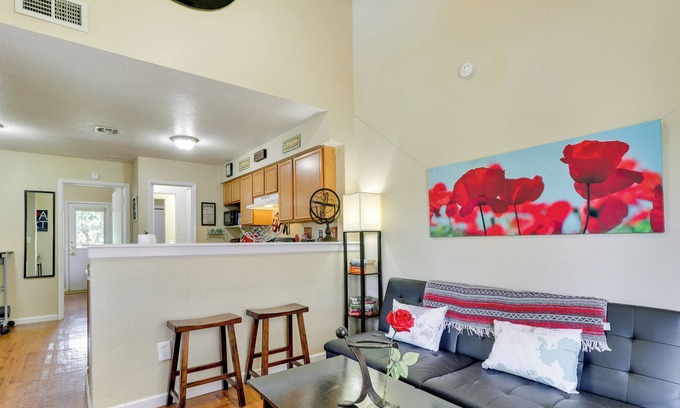 Austin Condo | Austin Condo w/ Pool Access: 5 Mi to Downtown!