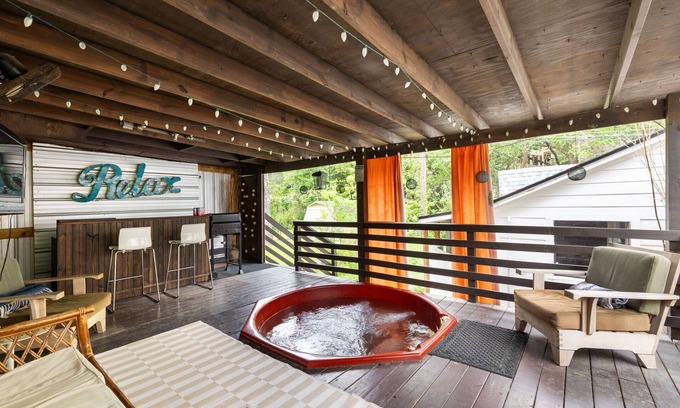 Austin House | Austin Oasis - Hot Tub, Guest House & Walk to Bars