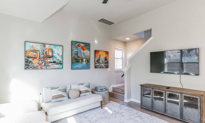 Bouldin House | Austin’s Cozy Corner – A Quiet 2 BDR Retreat Perfect for Families!
