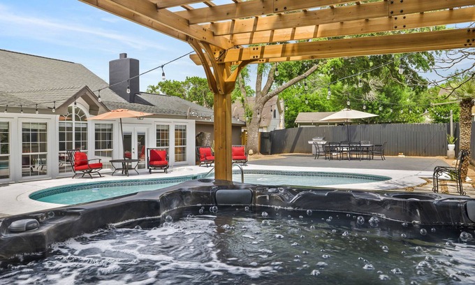 Austin House | Austin Southern Retreat , the place for bachelor parties and bachelorettes