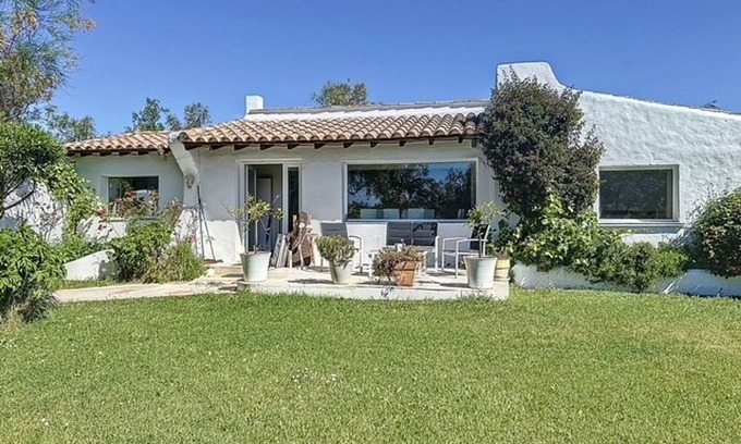 Saintes-Maries-de-la-Mer House | Authentic mas for 8, pool and blooming garden